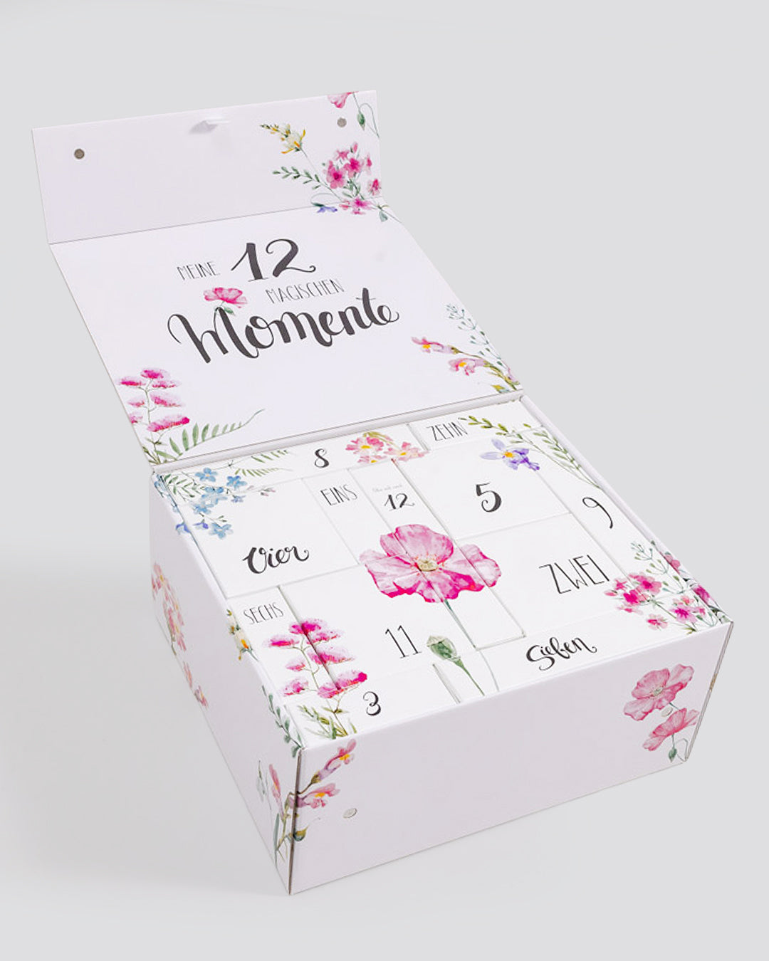 Individuell bedruckter Adventskalender mit 12 Türen für 12 Monate von werbegrün