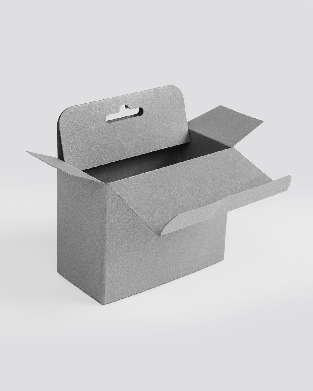 Aufhängeschachtel geöffnet mit Hängelasche.